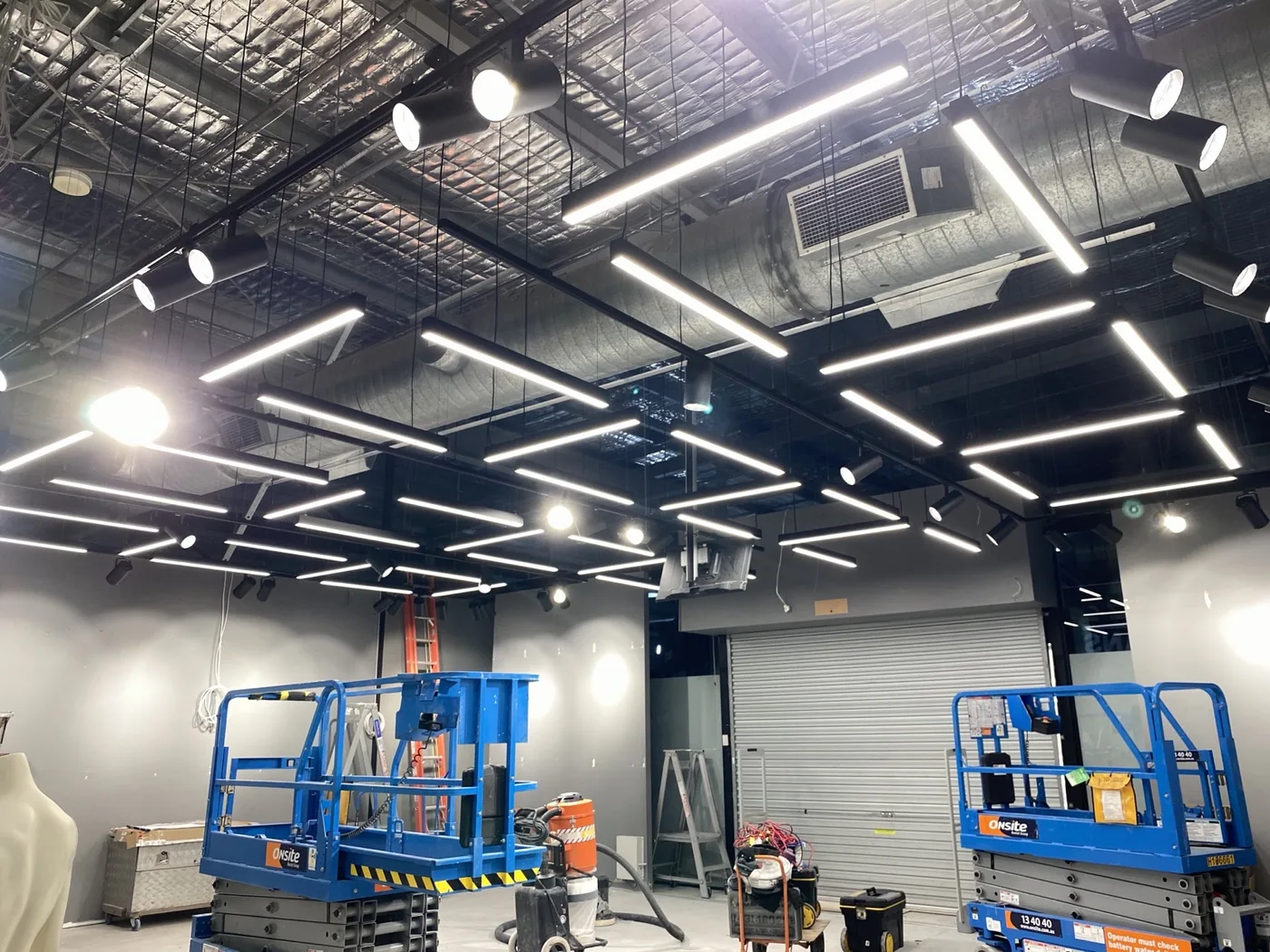 Suspended commercial lighting installation