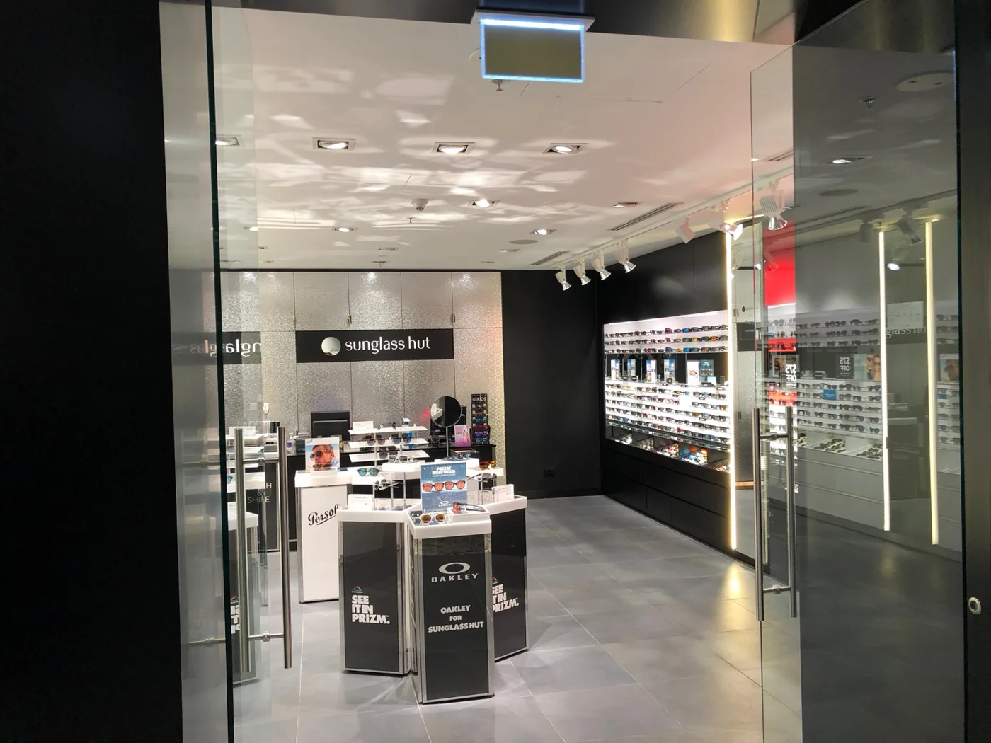 Sunglass Hut retail electrical and lighting project